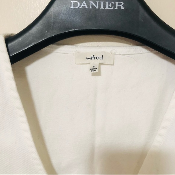 Aritzia Wilfred V neck cropped top side zipper - Picture 3 of 6